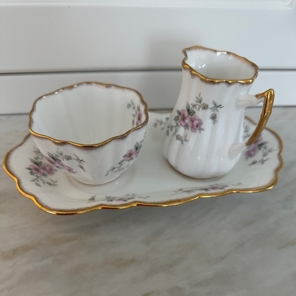 Elizabeth McKay Floral Ceramic Set with Gold Accents